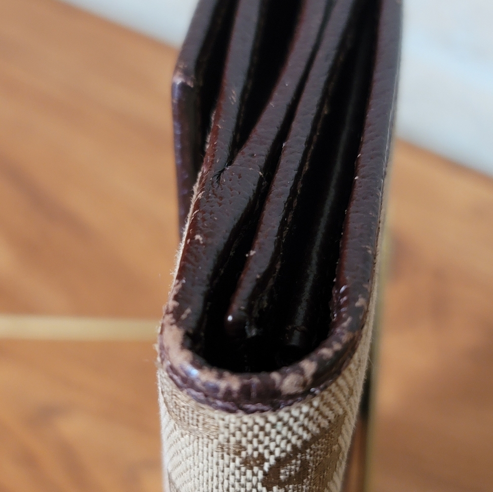 Gucci Brown Trifold Wallet - Picture 13 of 15